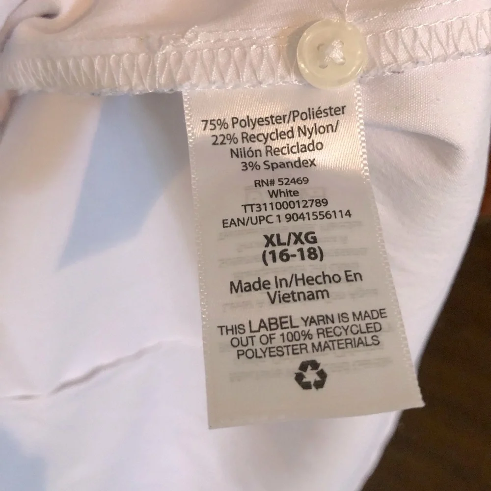 Time and Tru White Dress Shirt Classic Design Long Sleeve Button Down